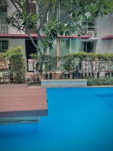 Suan Luang Apartment | Condo In Bangkok With Pool and Garden