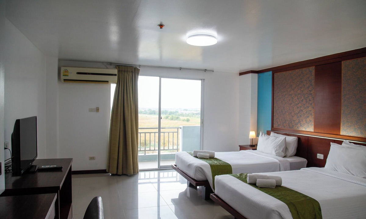 Srisa Chorakhe Noi Hotel | Convenient Grand Plus Hotel Suvarnabhumi