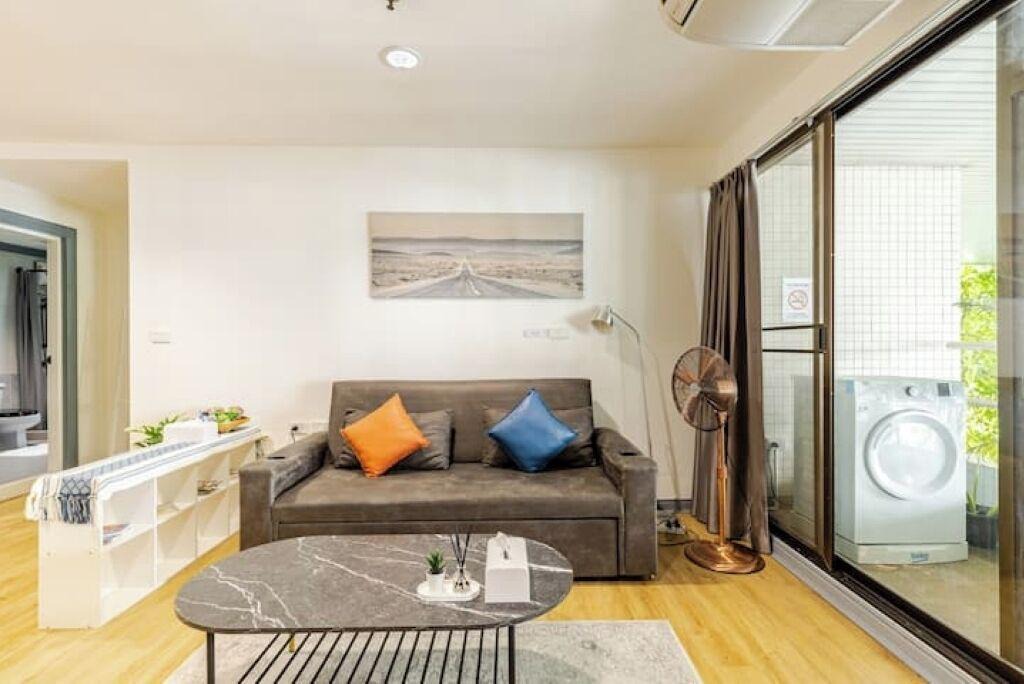 Ploenchit Apartment | Cozy 2BR Apt in Central Bangkok 5 mins BTS 110 SQM