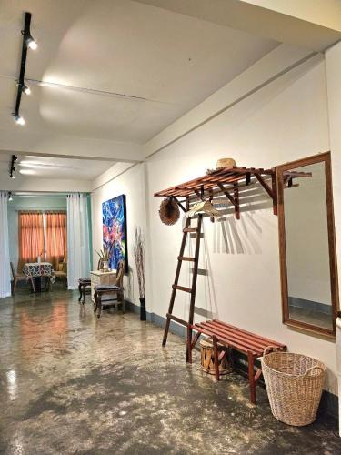 Chakkrawat Hostel | Cozy Gallery Studio at Chinatown