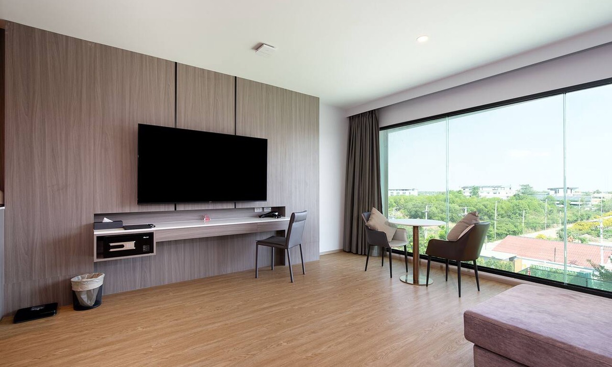 Srisa Chorakhe Noi Hotel | Crystal Srivaree Suvarnabhumi Hotel