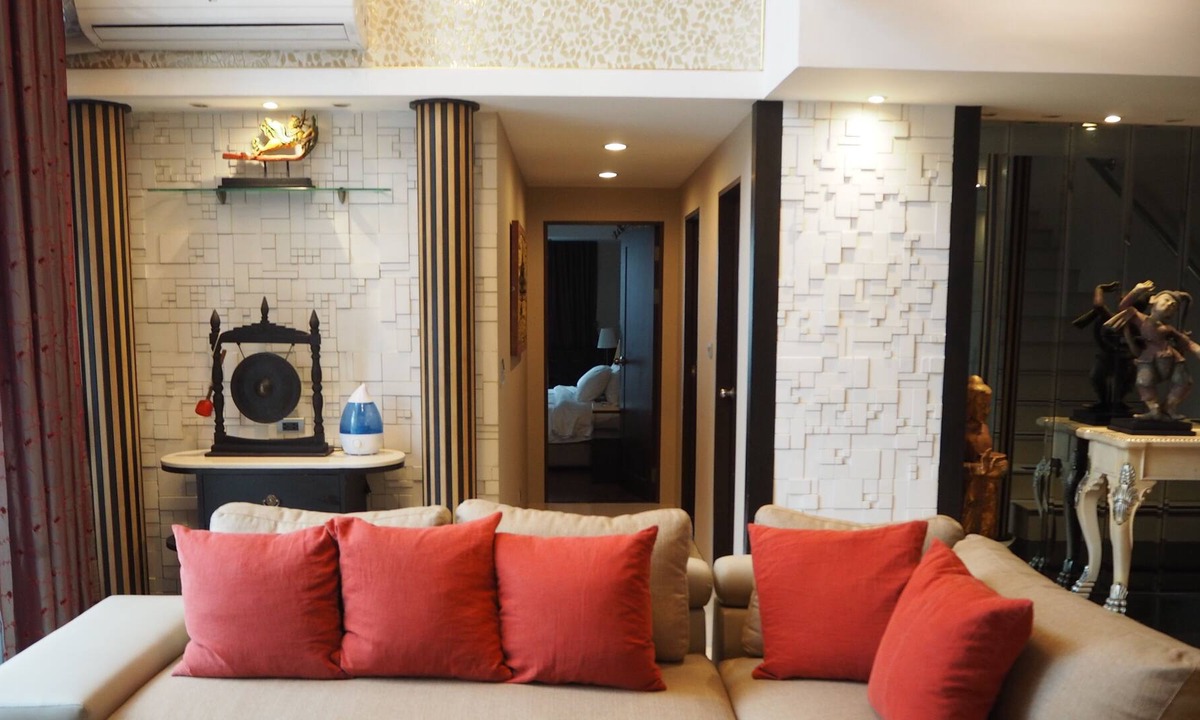 Khlong Toei Nuea Condo | Custom Design Loft With City Views And Rooftop Pool