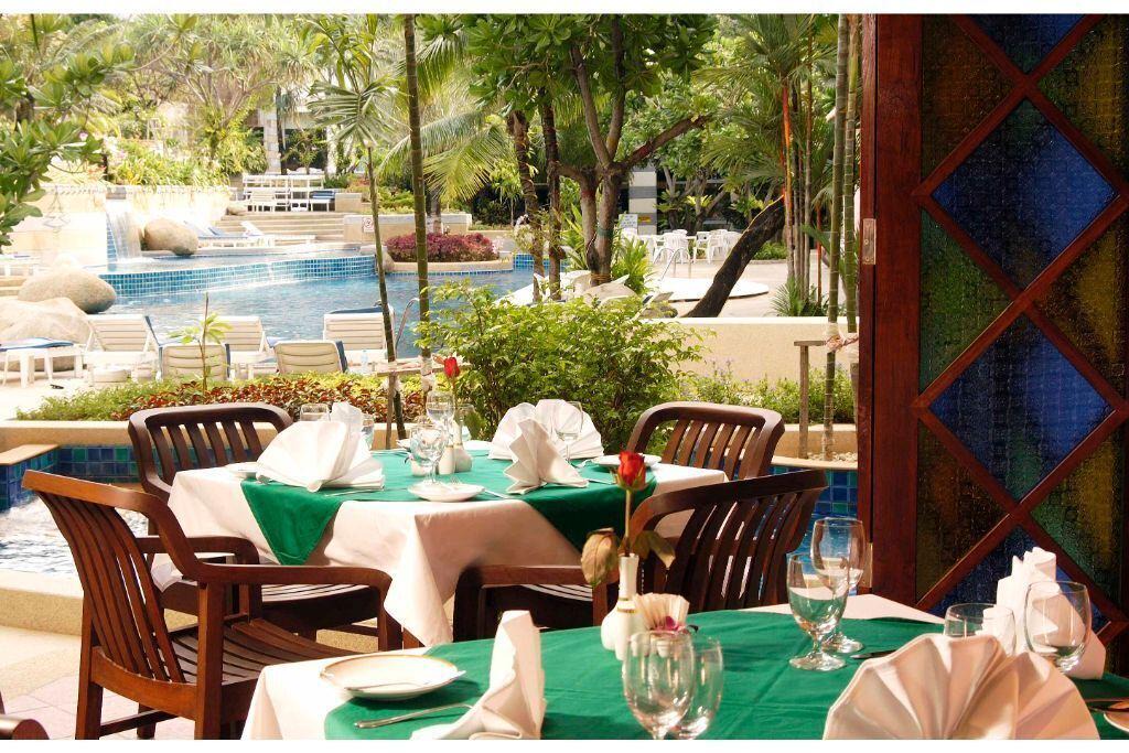 Patong Hotel | Deluxe Room, Partial Seaview @ Patong #08