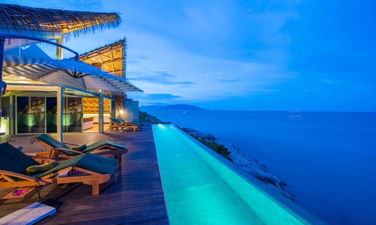 Moo 5 House | Dramatic cliff villa with jacuzzi and stunning 180 ° sea views