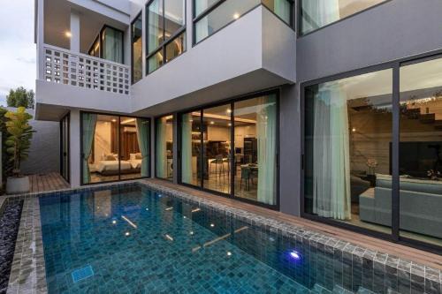 Rawai Villa | Elegant 4-Bedroom Luxury Pool Villa