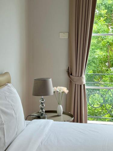 Bangkok Central Business District House | Entire 3BR Townhome in Sukhumvit, shared Pool, near BTS&MRT Asok