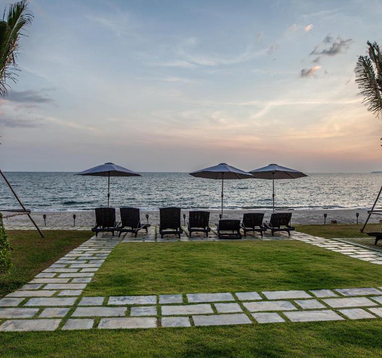 Mae Pim Apartment | Escape Beach Condo Family Room