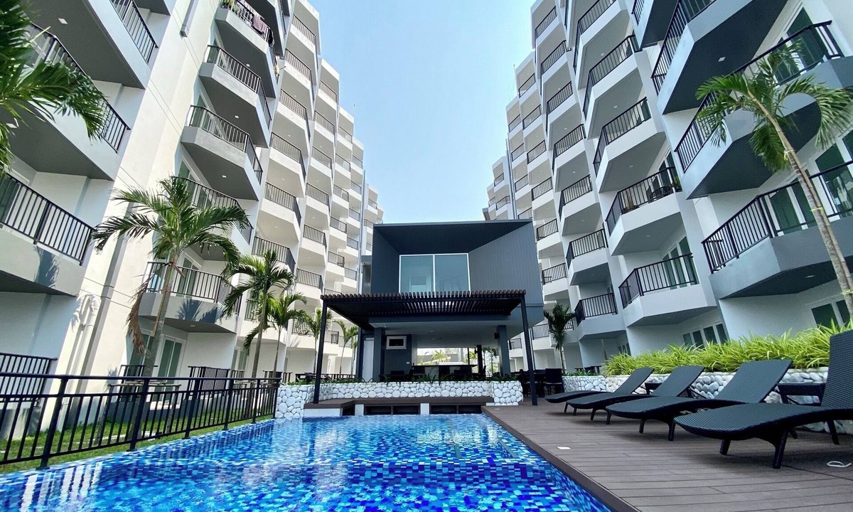 Kram Condo | Family 2 bdrm pool view, big balcony, AC, Wifi and Kitchen