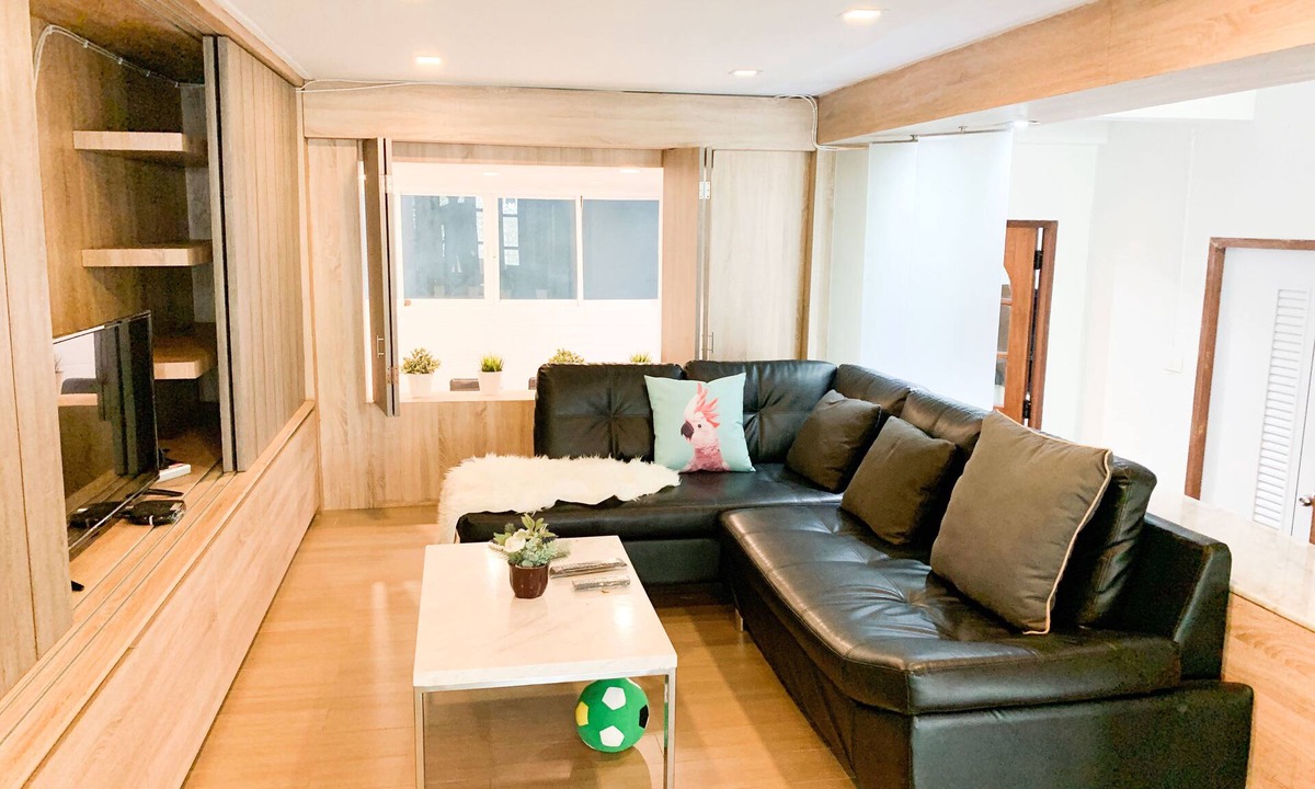 Ekkamai House | Family Friendly! Hot spot in Bangkok, cozy, modern & Big house!