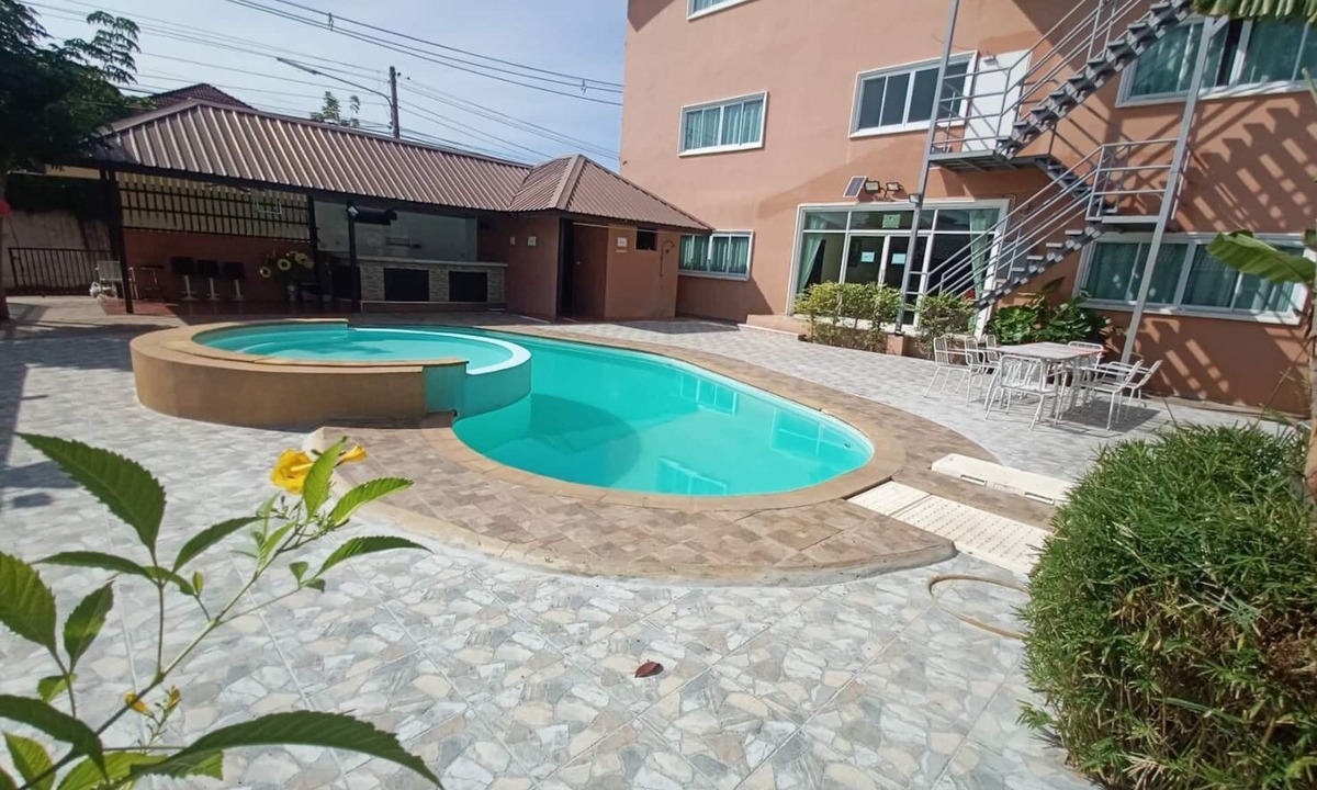 Phitsanulok Bed & Breakfast | Family or Business Stayz with clean, big AC rooms