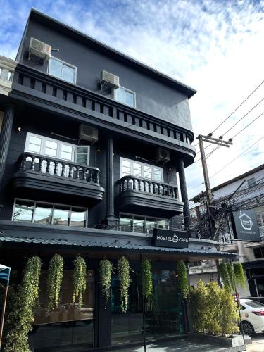 South Pattaya Hostel | Friends Station Tukkom Hostel & Cafe
