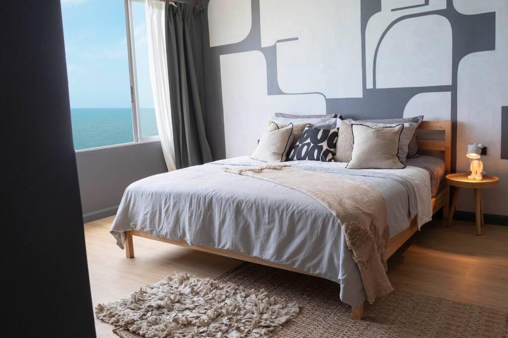 Pak Nam Pran Apartment | Getaway to Artist's Room Seaview