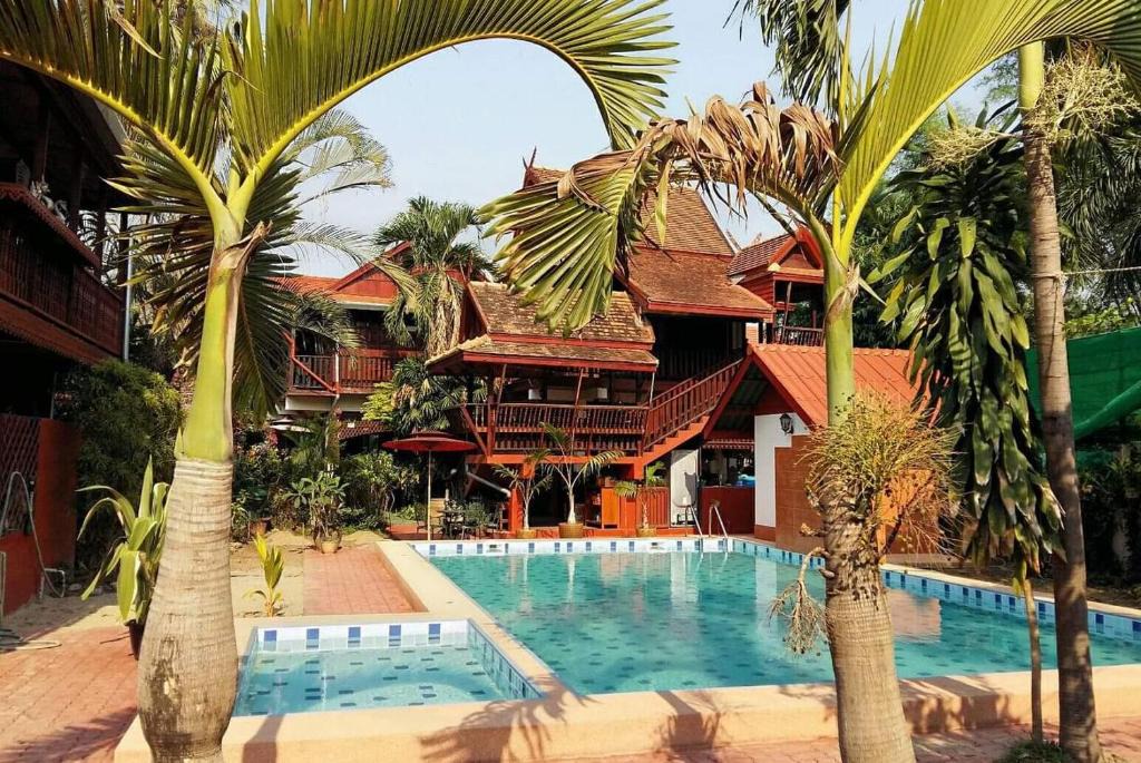 Saraphi Resort | Golden Teak Home Resort
