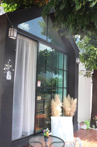 Lat Krabang Hotel | Grace Riverfront
