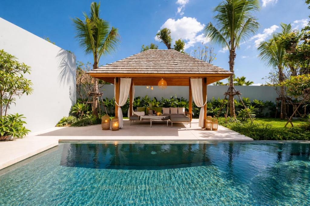 Thep Kasattri Villa | Grand garden villa Free Airport Pickup from 7 days