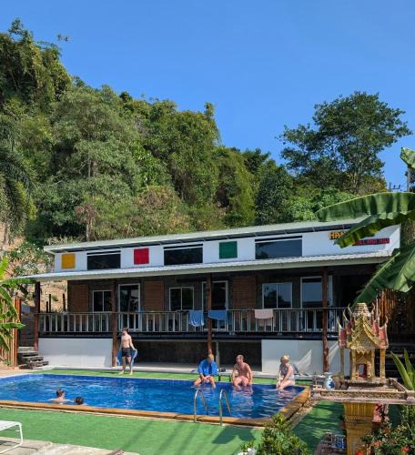 Ko Phi Phi Hostel | Hangover Chill & Hill Hostel
