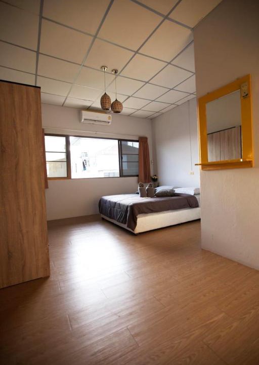 Thong Sala Hostel | Holiday Phangan - Hostel & Bar