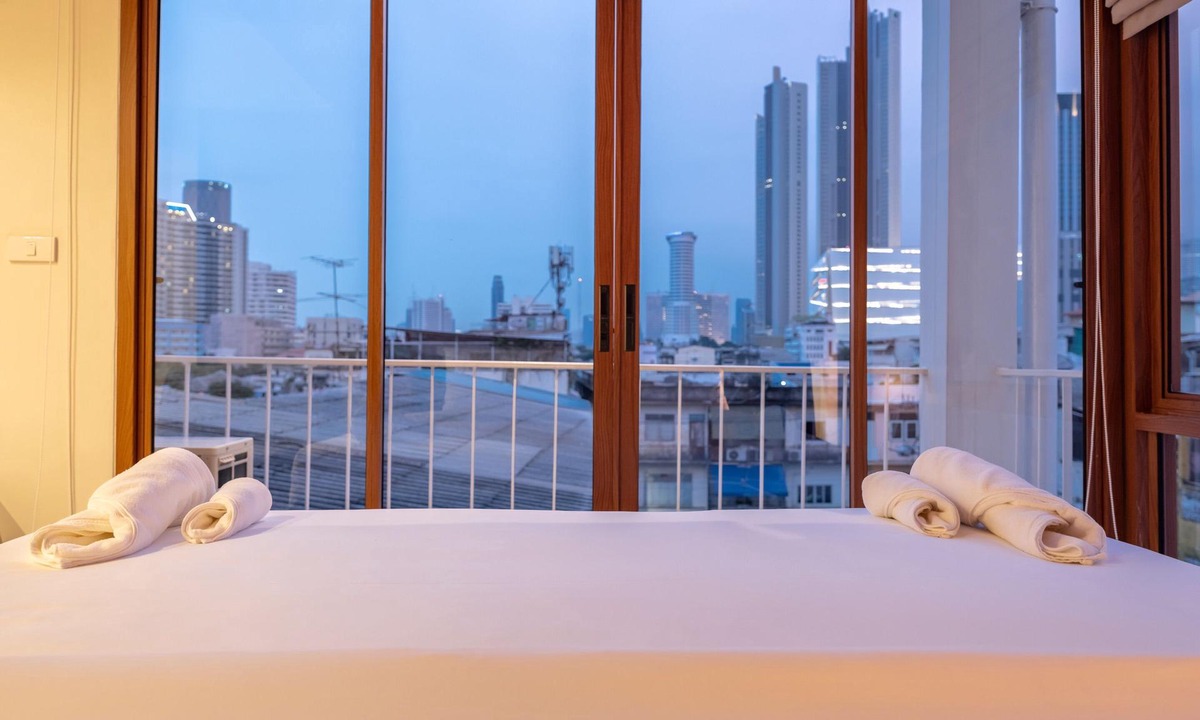 Khlong Ton Sai Apartment | Home away from home for family and friends 10 mins to ICON SIAM Department store