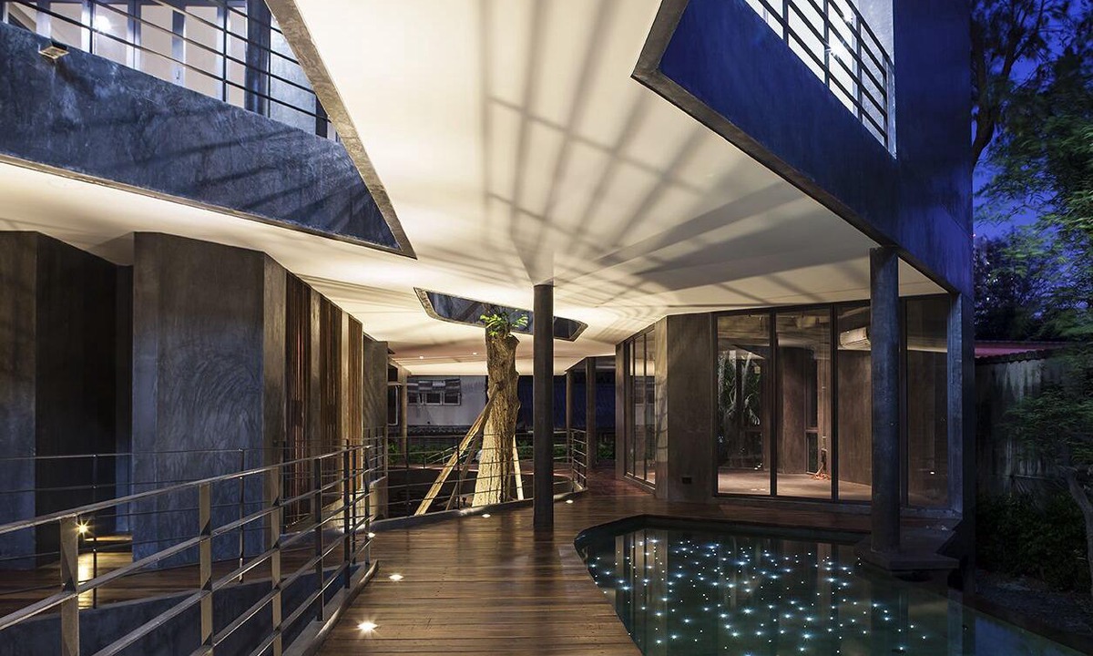 Bangkok Central Business District House | House of Grey - Luxury Pool Villa