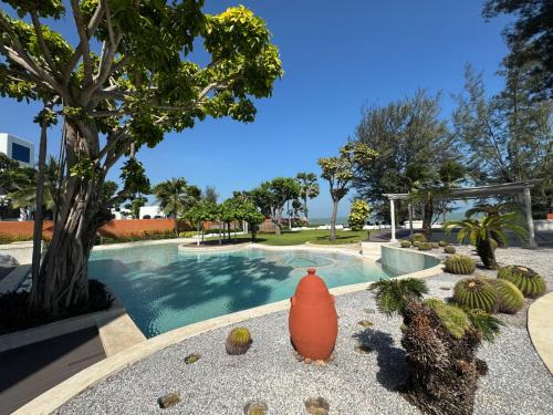 Khao Tao Apartment | Hua Hin Beach Front Condo - Med style Suite Room