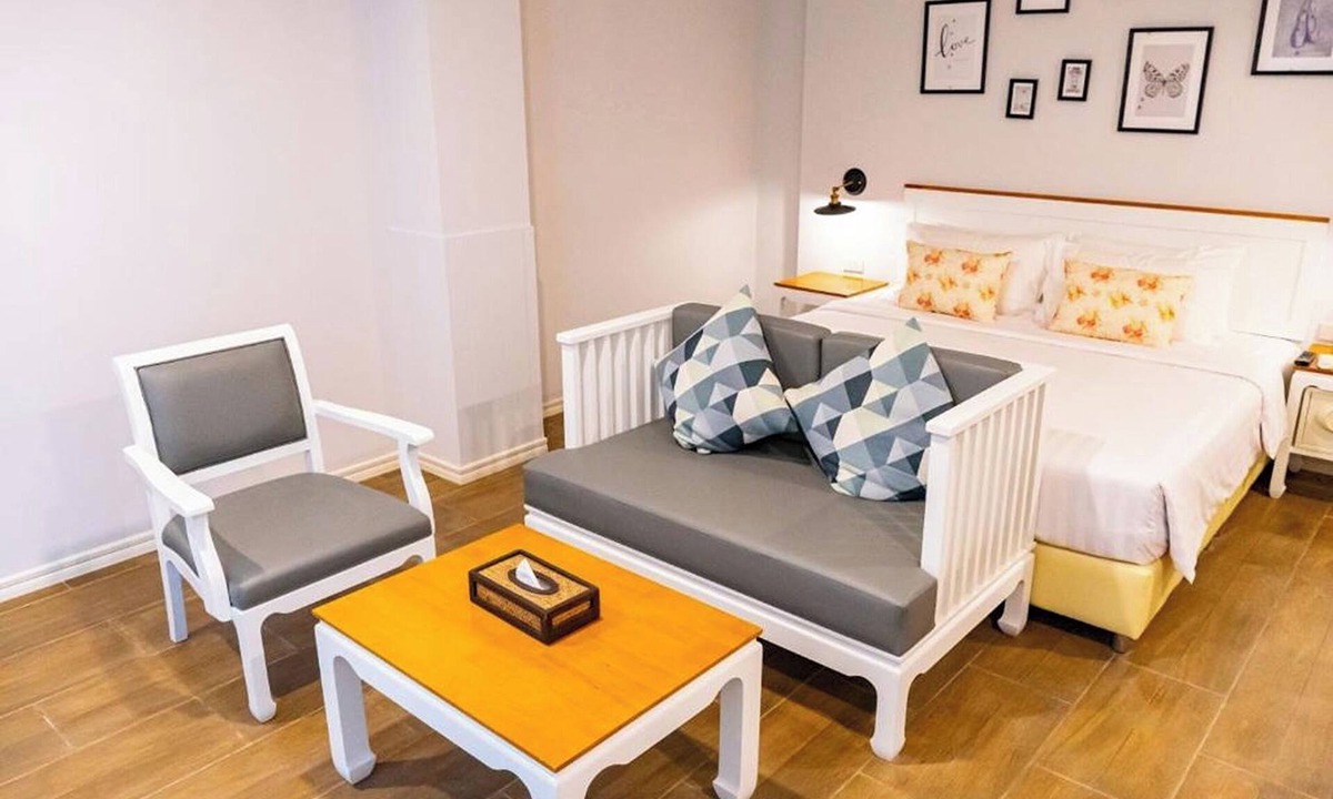 Chan Kasem Hotel | J Place Hotel
