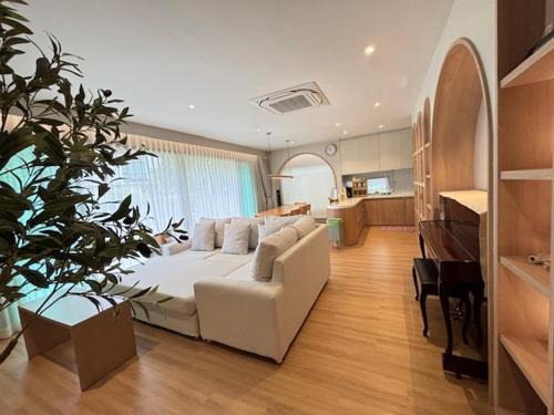 Bang Kaeo House | Japandi Cozy House Bangna - Japanese Style 3BR Residence