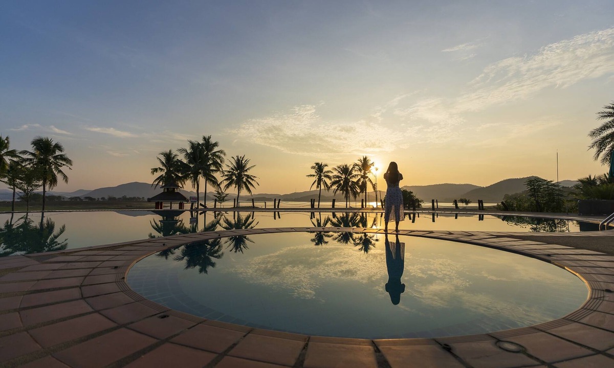 Song Phi Nong Resort | Kaengkrachan Boathouse Paradise Resort