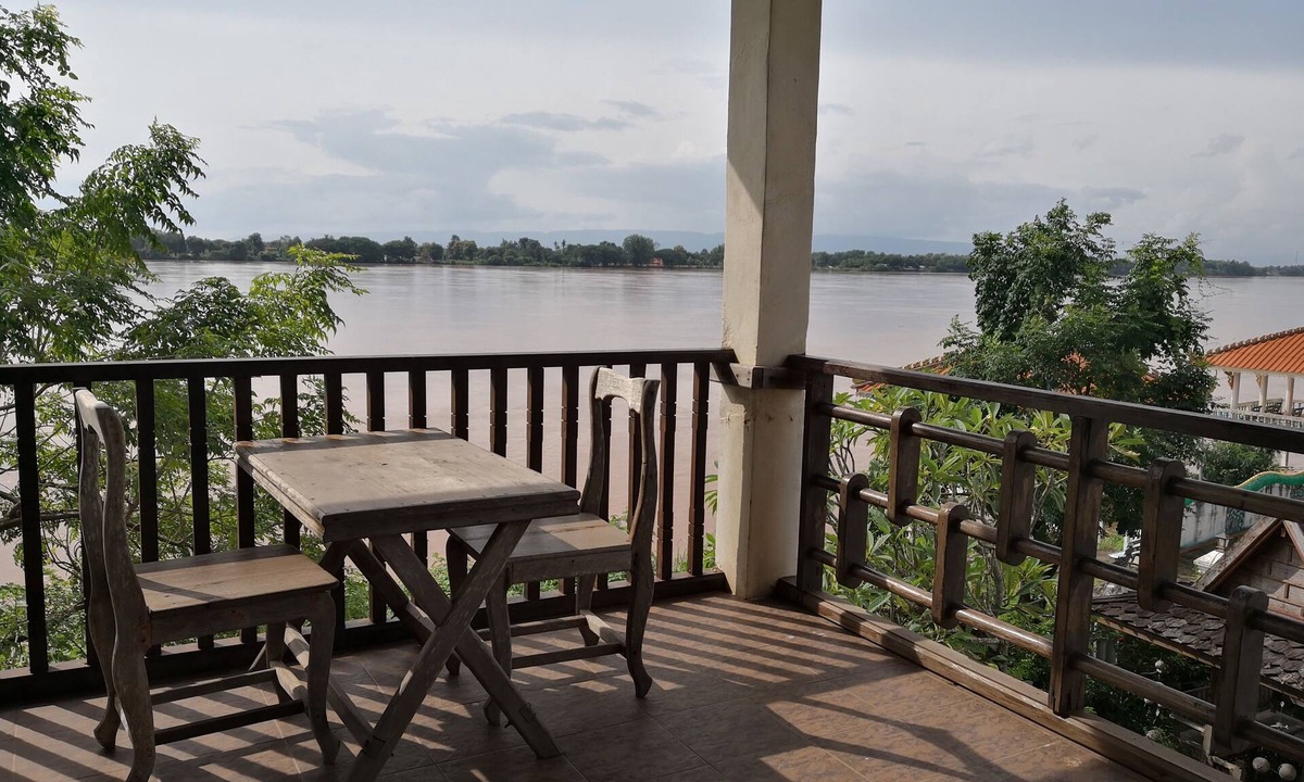 Phon Phisai House | Keerawan House Rim Khong
