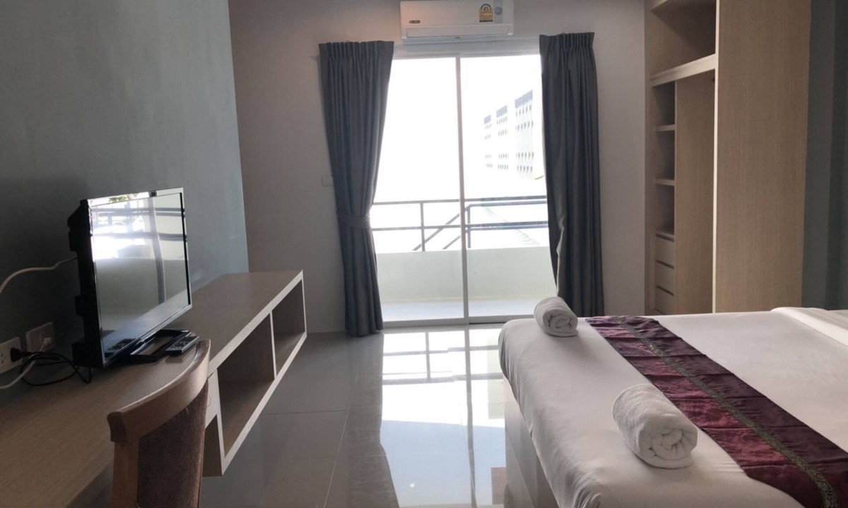 Bang Tao House | Khao Oat Airport