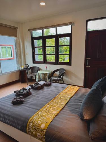 Khlong Sok Bed & Breakfast | khaosok Center Hostel