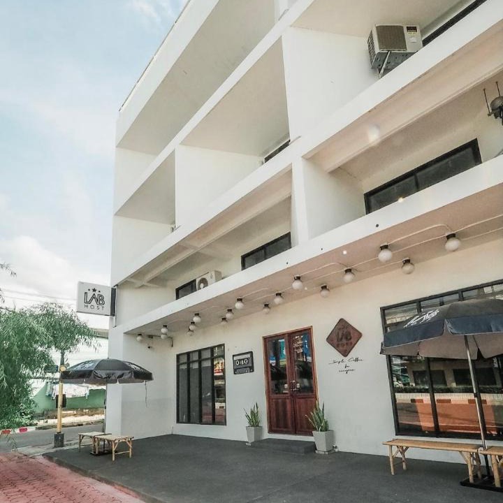 Ban Tai Hostel | Labkoff cafe and Hostel