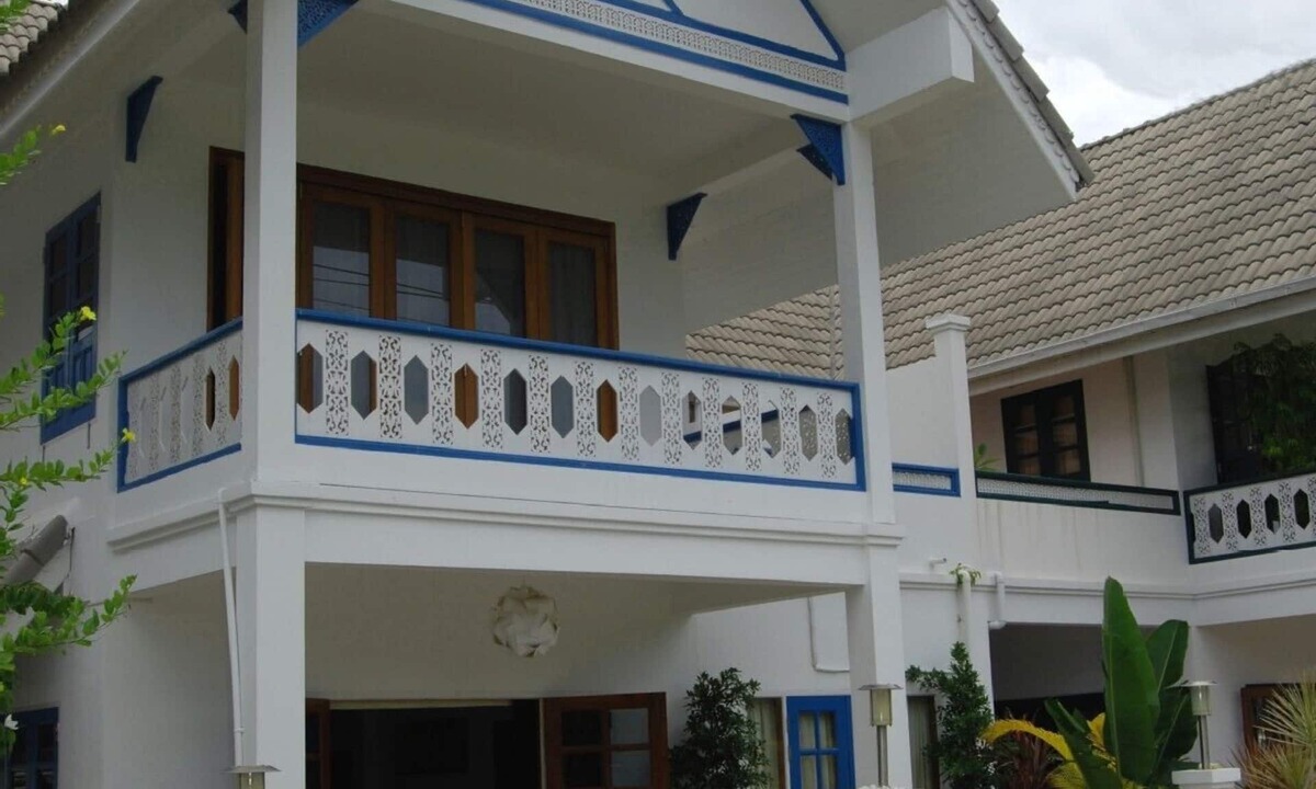 Khao Takiab House | Large Family Friendly Beach Front House