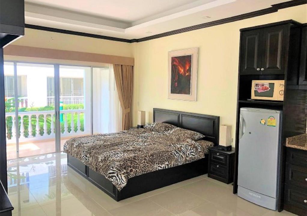 Na Kluea Apartment | Large studio apartment at Baan Suan beautifull garden resort