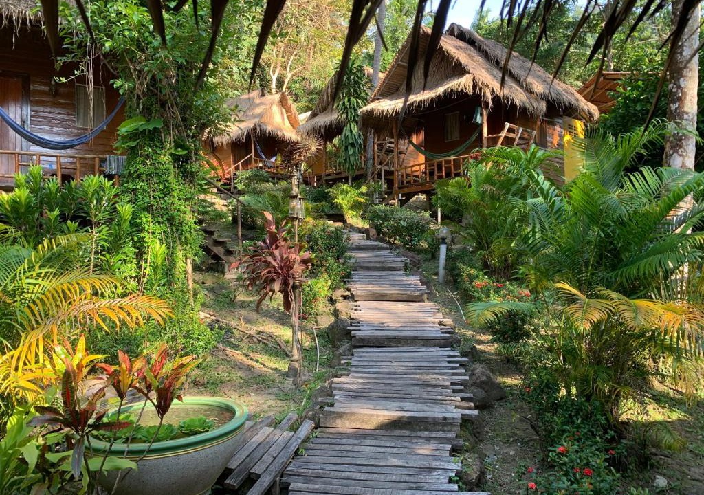Bai Lan Resort | LITTLE EDEN Bungalows