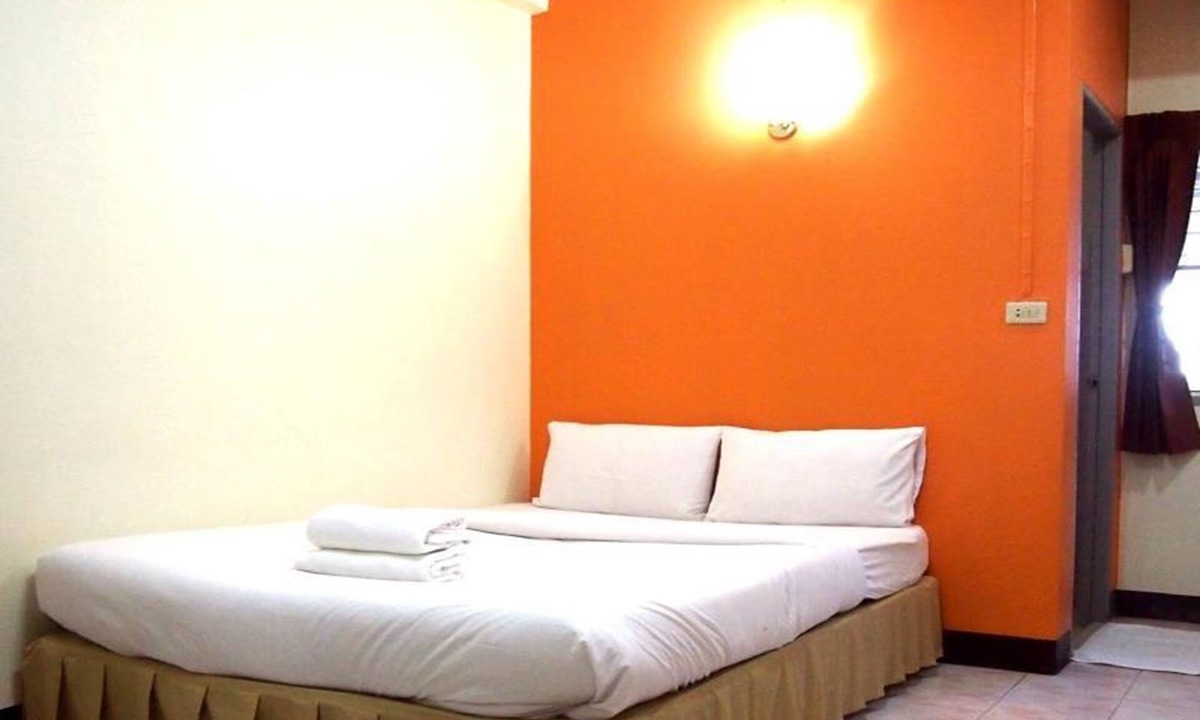 Nai Mueang Hotel | Living Apartment