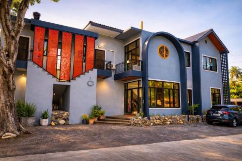 Don Sak House | Loma Marine Pool Villa near Sea-Tran Pier Donsak