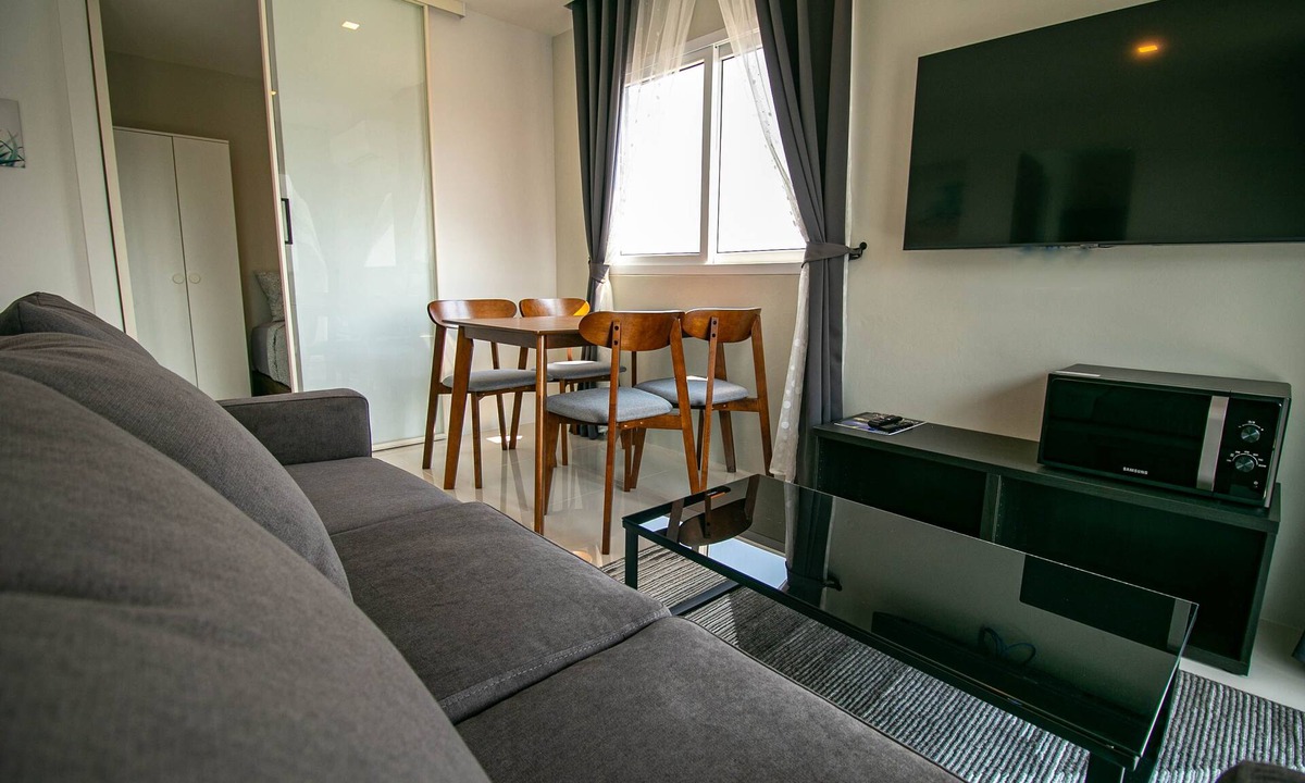 Kram Condo | Lovely 3 bdrm for family of 5 people near the beach, pools, fitness and garden