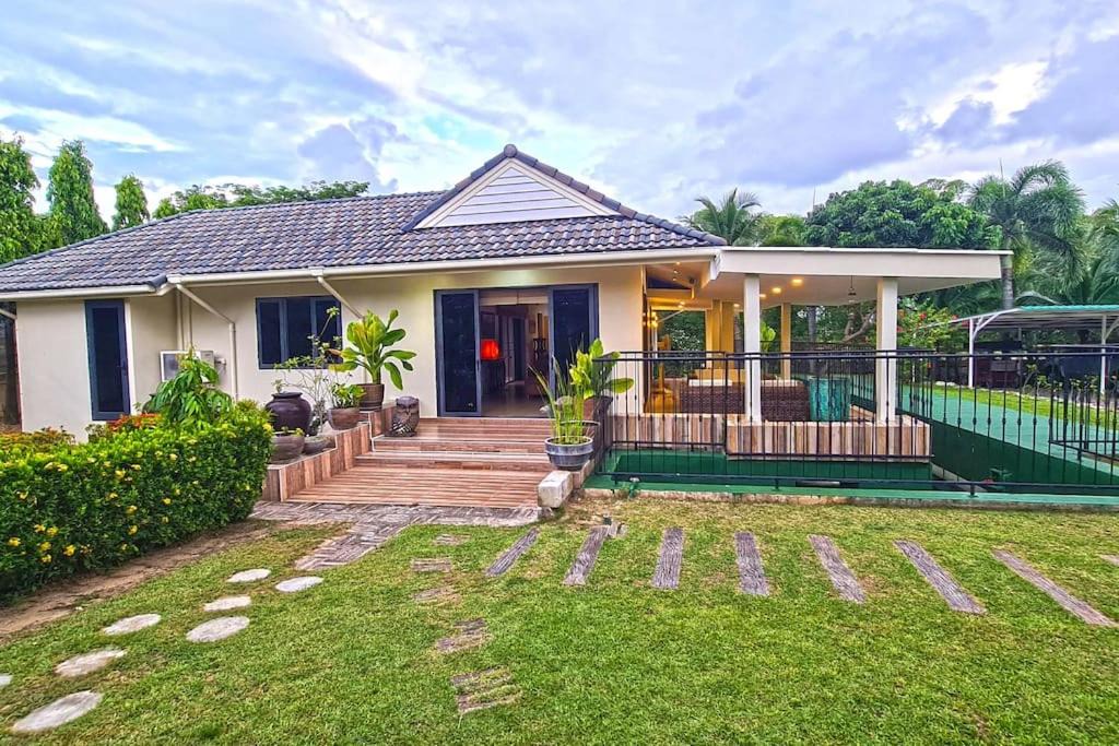 Pranburi Villa | Lovely modern 2 bed villa