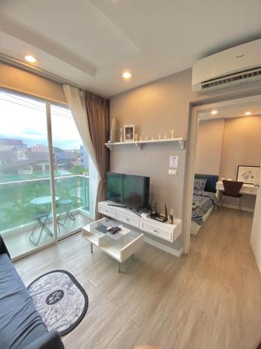 Saen Suk Apartment | Lucky Lucky Chill