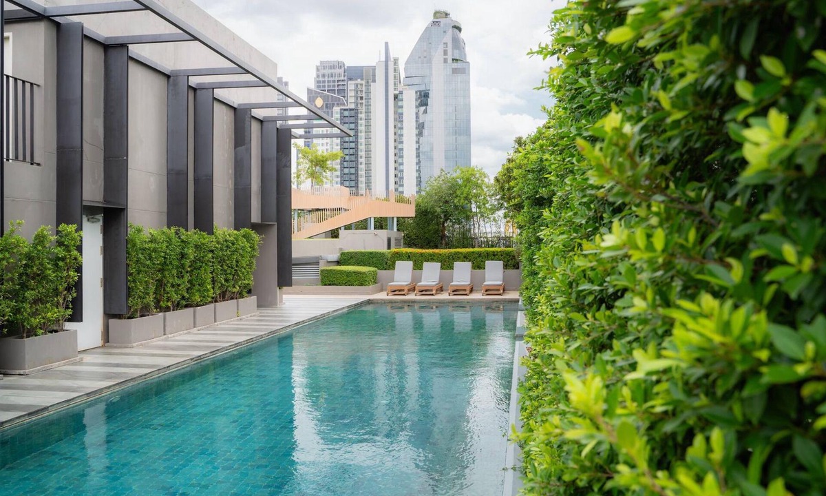 Khlong Tan Apartment | Luxurious 2BR Rooftop Pool & Gym Thong lor BTS