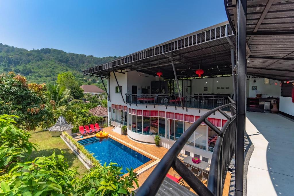 Chalong Villa | Luxurious 10-Bedroom Villa with Private Pool in Chalong, Phuket