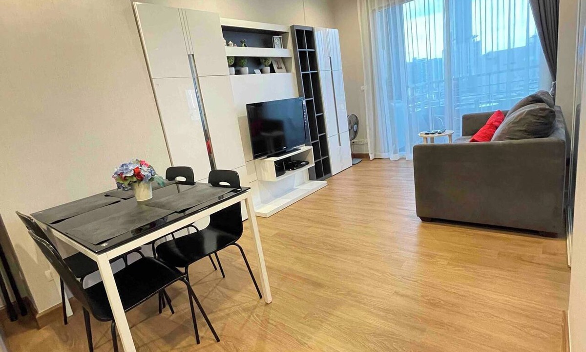 Khlong Ton Sai Apartment | Luxurious 2-Bedroom Apartment Near Chao Phraya River