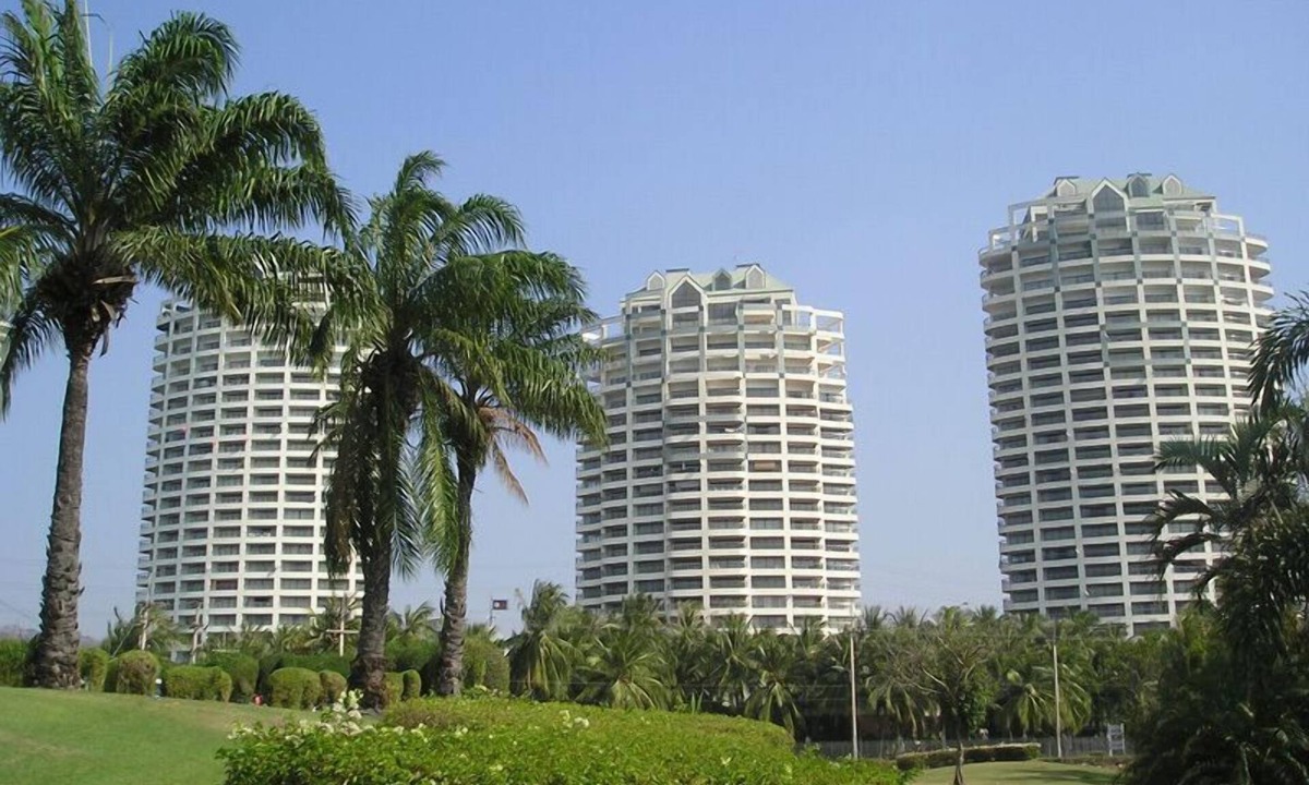 Si Racha Condo | Luxurious 2 Bedroom Condominium On a 4 Star Golf Course