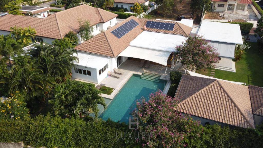 Hua Hin Villa | Luxury 5 Bedroom Pool Villa Amrahs