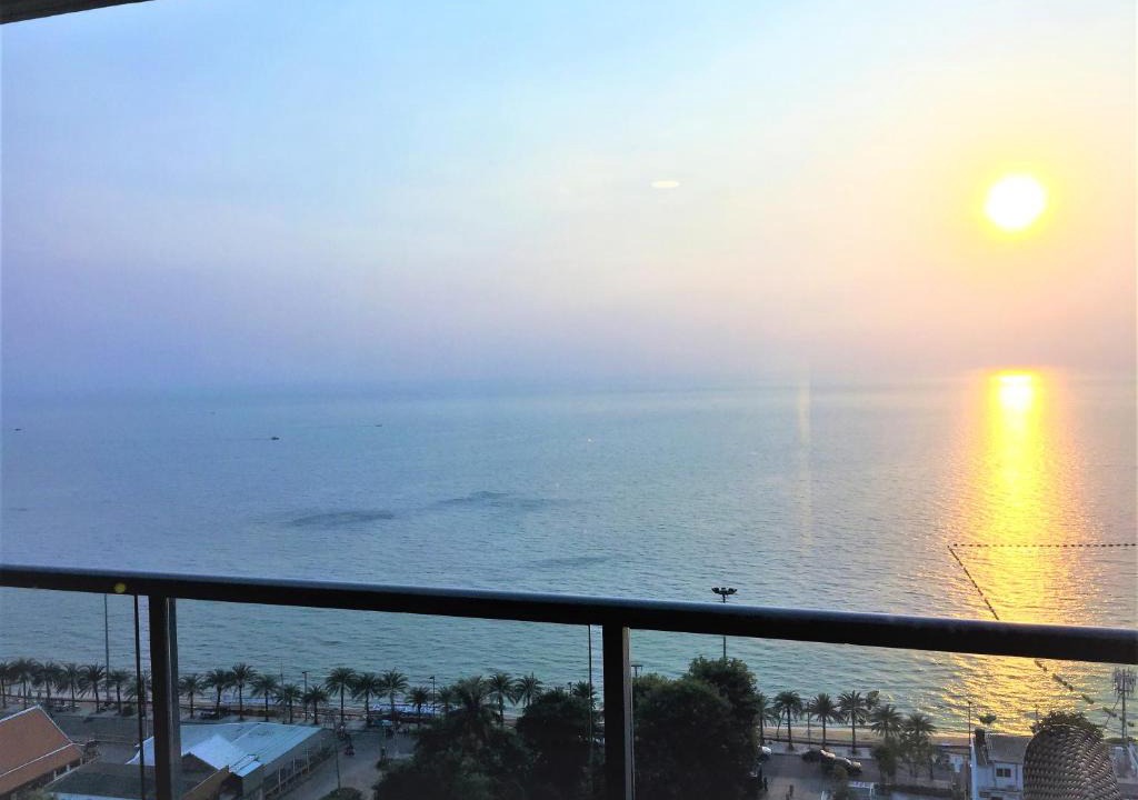 Na Kluea Apartment | Luxury beachfront apartment Aeras