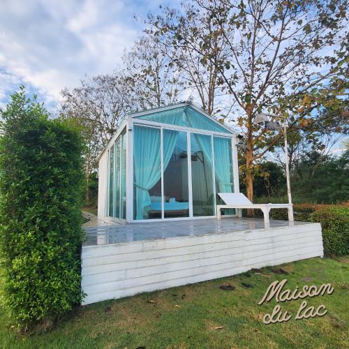 Wang Mi House | Maison Du Lac The Panoramic Glass Lodge