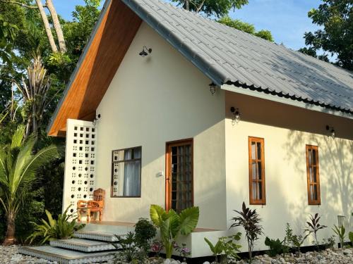 Khanom House | Maliblue khanom , coconut House Family