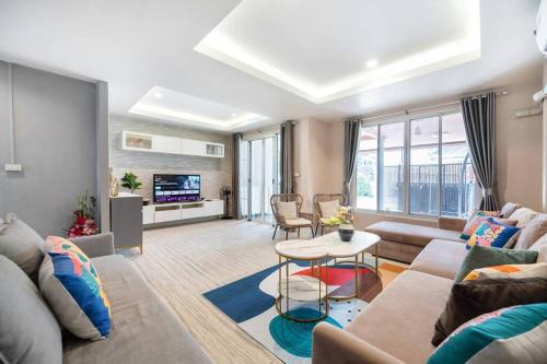 Samsen Nok Villa | MIQ Home 142 Huai Khwang NEW4BR/Jodd fair