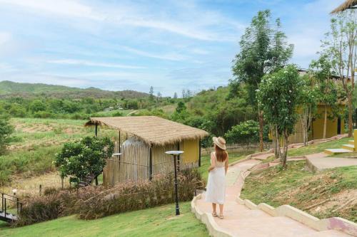 Suan Phueng Resort | Mondara Villa and Glamping