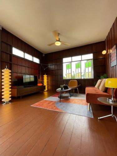 Mae Lao House | Moo Haus